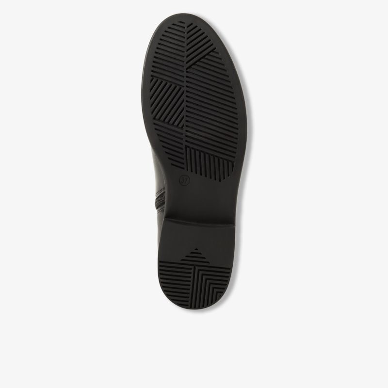 Schuhsohle mit rutschfestem Profil und robustem Material für sicheren Halt und lange Lebensdauer