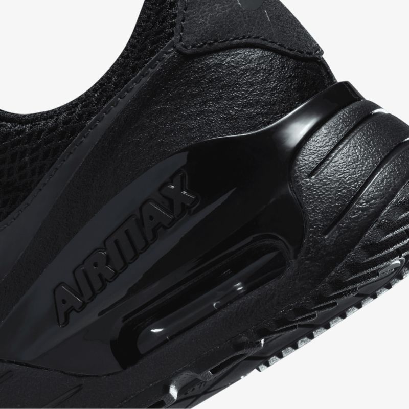 Hochwertiger Air Max Schnürschuh mit gepolstertem Fersenbereich und moderner Dämpfung für optimalen Komfort