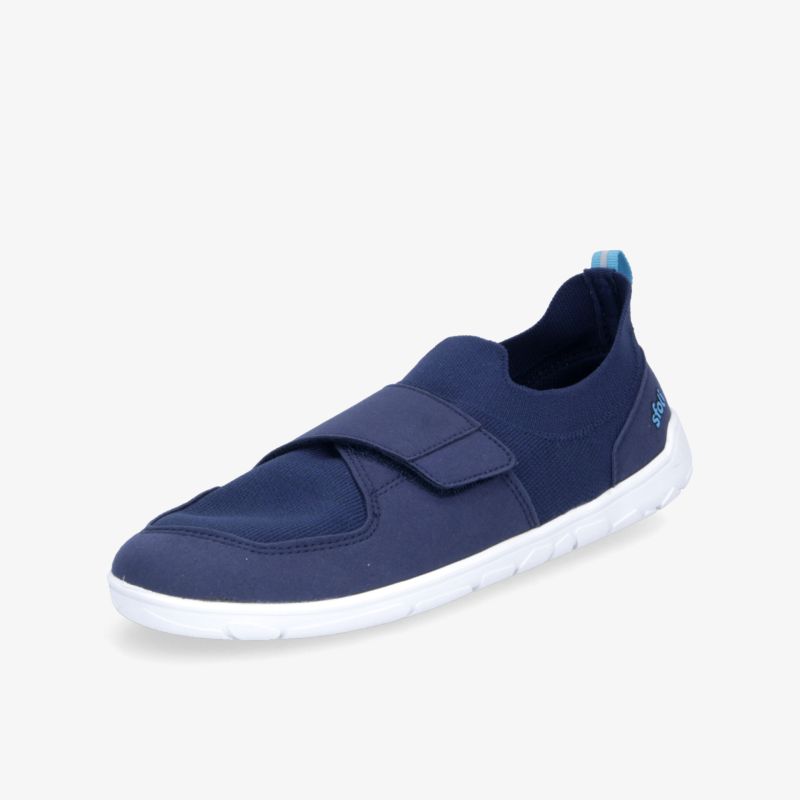 Leichter und flexibler blauer Sportschuh mit rutschfester Sohle und gepolstertem Tragekomfort