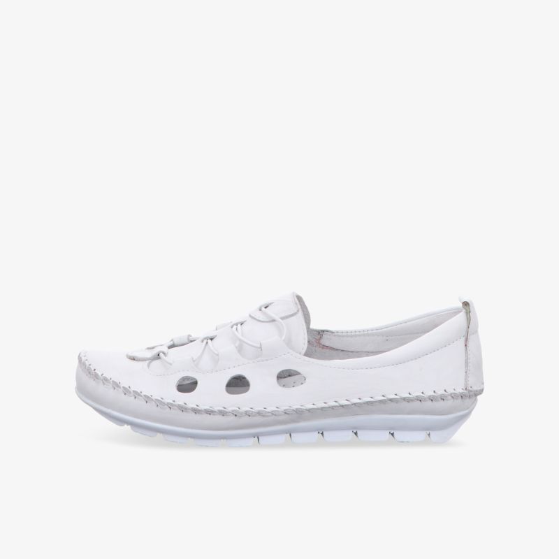 Bequemer und leichter weißer Freizeitschuh mit atmungsaktivem Design und elastischer Sohle.