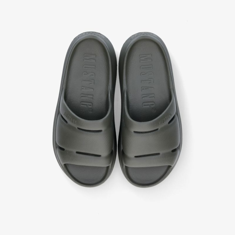 Komfortable und robuste schwarze Sandalen mit rutschfester Sohle und modernem Design, ideal für den Alltag.