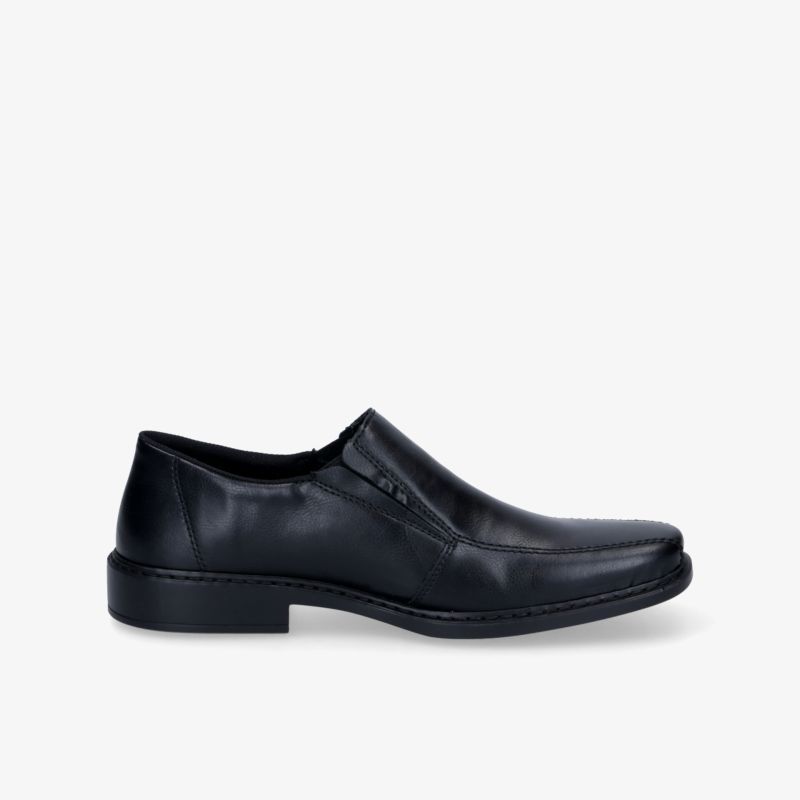 Schwarzer eleganter Lederschuh mit glatter Oberfläche und bequemer Passform, stilvoll und hochwertig