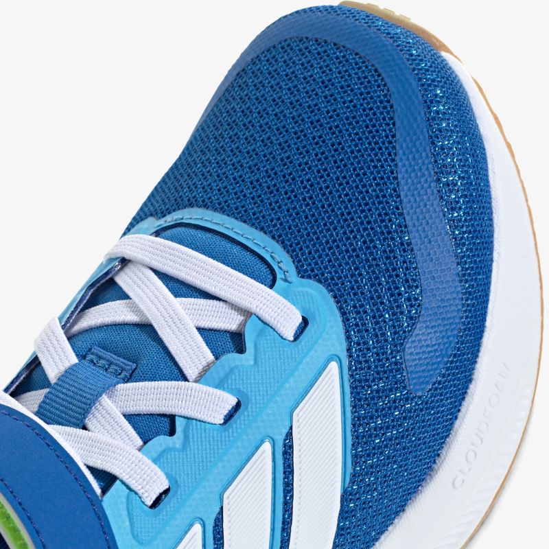 Blauer Sneaker mit atmungsaktivem Material und weißen Schnürsenkeln, sportlich und komfortabel