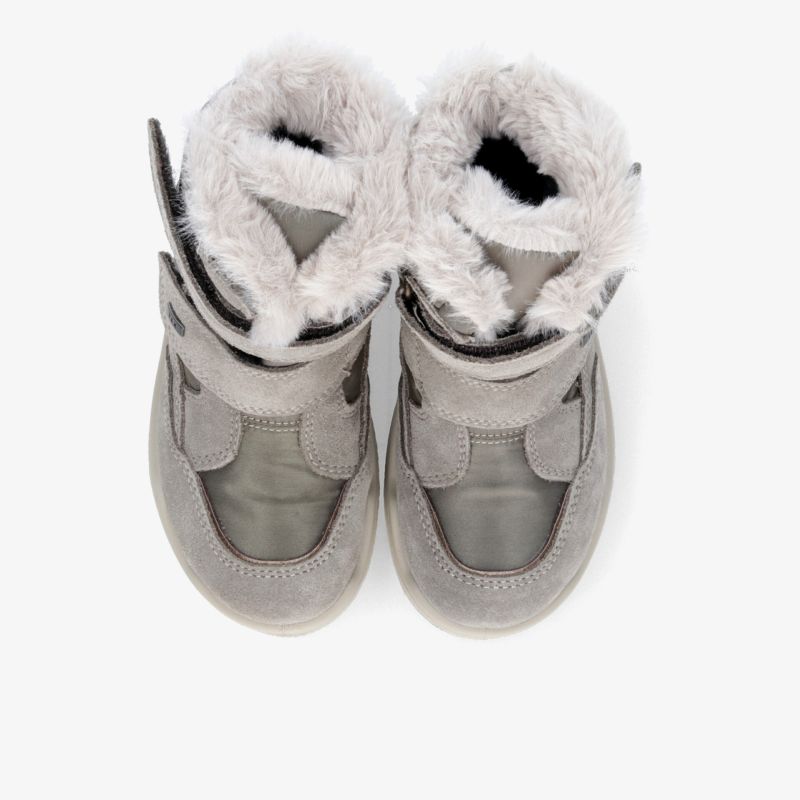 Graue weiche Babyschuhe als Paar mit warmem Plüschfutter, Klettverschluss und rutschfester Sohle in Draufsicht