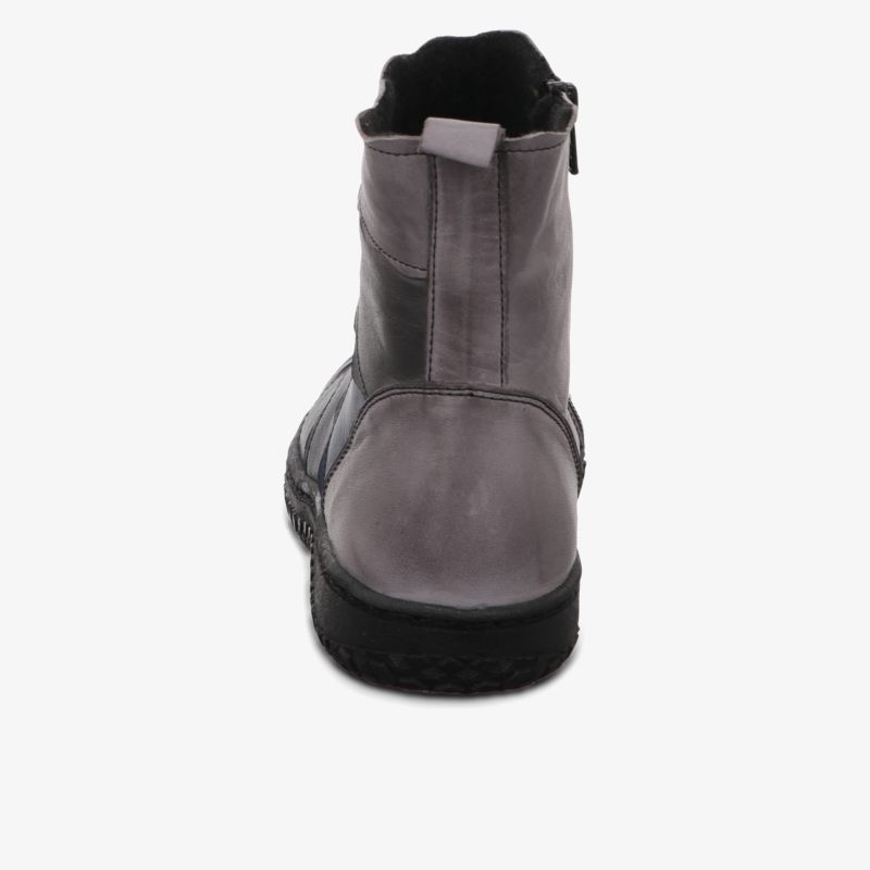 Robuster bequemer Stiefel mit wetterfestem Material und rutschfester Sohle, Rückansicht