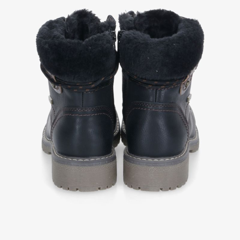 Robuste schwarze Winterstiefel mit dickem Futter, gepolstertem Schaftrand und rutschfester Sohle, Rückansicht als Paar