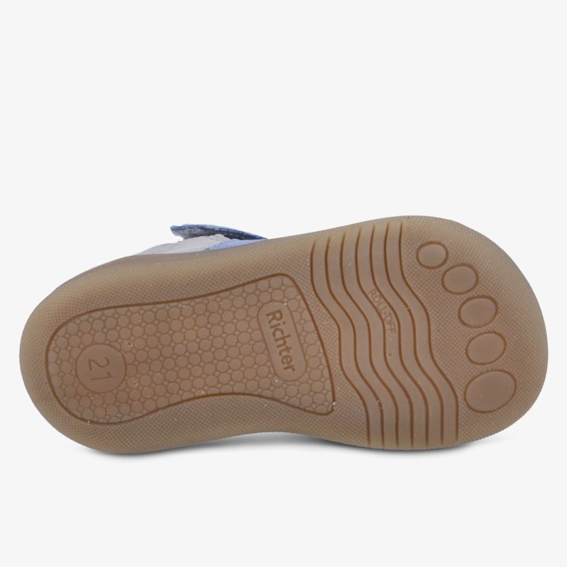 Robuste Schuhsohle mit gutem Grip für sicheres Laufen.