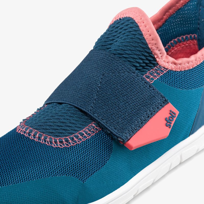 Elastischer, atmungsaktiver Schuh mit flexiblem Klettverschluss und stoßdämpfender Sohle in sportlichem Design