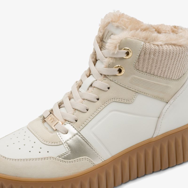 Moderner Sneaker mit hochwertigem, warmem Innenfutter und profilierter Sohle für optimalen Komfort
