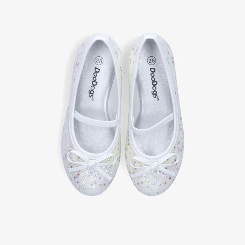 Weiße Ballerinas mit feinem Blumenmuster und Schleifen, leichte und bequeme Passform, elegant und schlicht