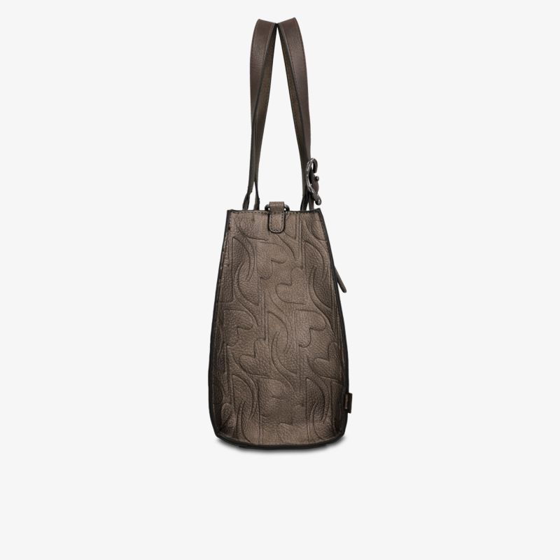 hochwertige Tasche mit klar strukturierter Oberfläche und praktischer Tragelasche in eleganter Optik