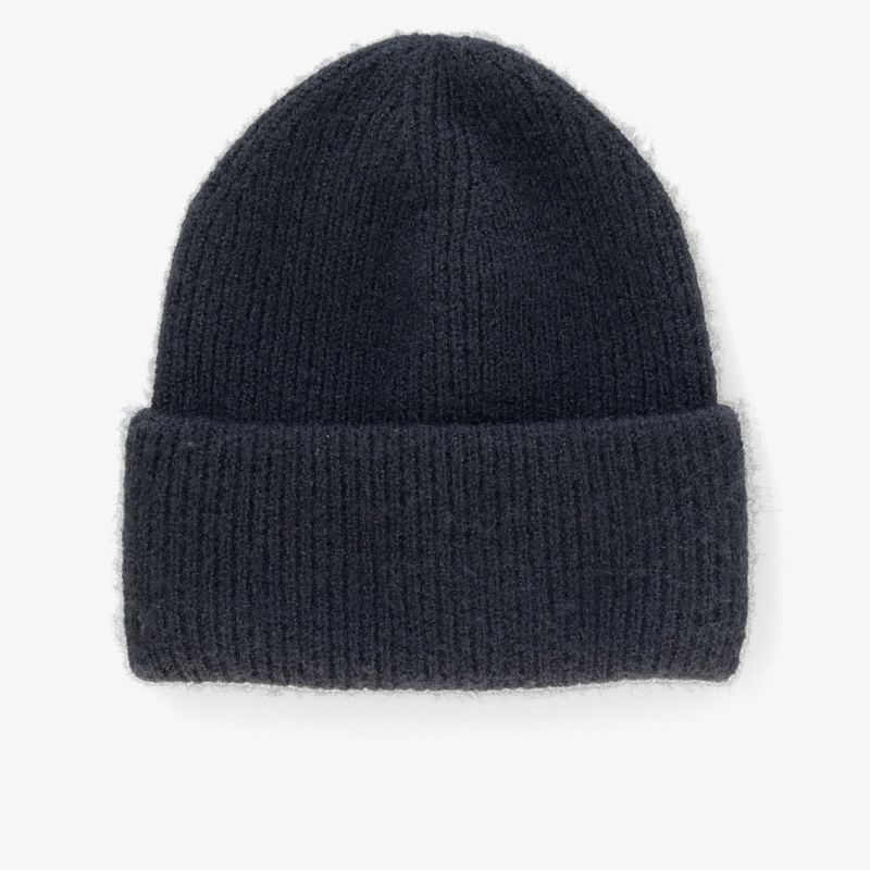 Warme dunkelblaue Strickmütze mit weichem, elastischem Material für hohen Tragekomfort und klassisches, vielseitiges Design