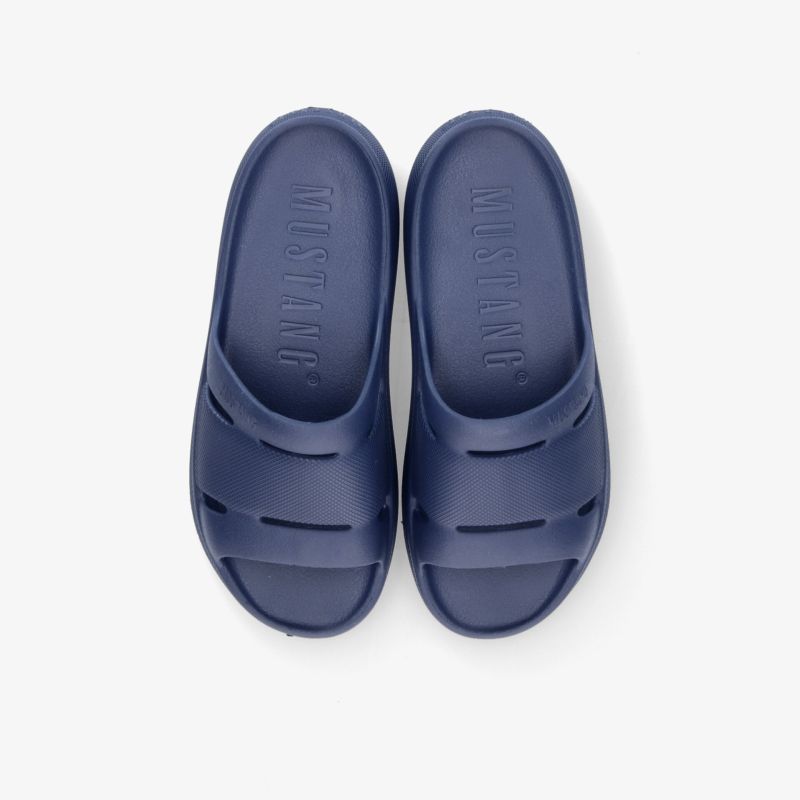 Bequeme blaue Slipper, perfekt für Freizeit und Sommer, bieten rutschfesten Komfort und stilvolles Design.