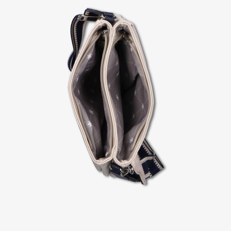 Obere Draufsicht auf geräumige Tasche mit zwei Fächern und Reißverschluss, glattes Innenmaterial