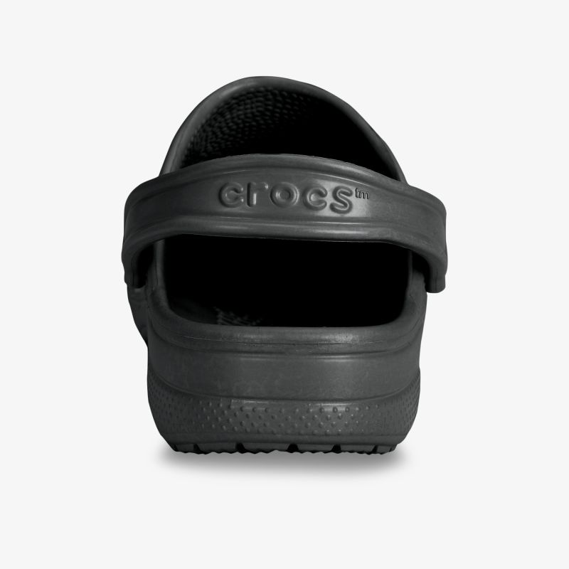 Rückansicht eines schwarzen Crocs Schuhs mit komfortablem, robustem Design und rutschfester Sohle