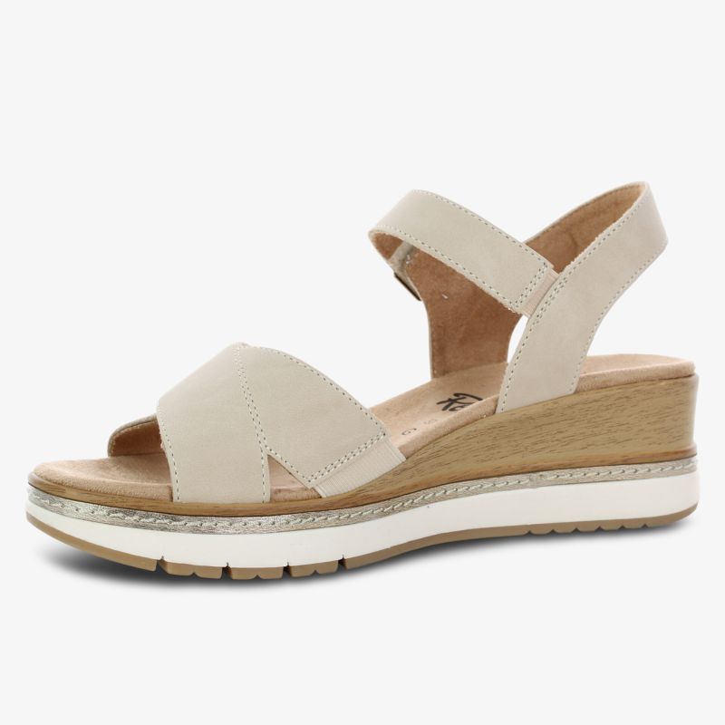 Elegante beige Sandale mit komfortablem Keilabsatz und rutschfester Sohle