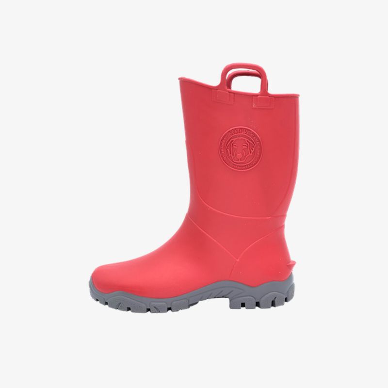 Roter Gummistiefel mit grauer Sohle, ideal für Regenwetter und Outdoor-Aktivitäten, bietet sicheren Halt.