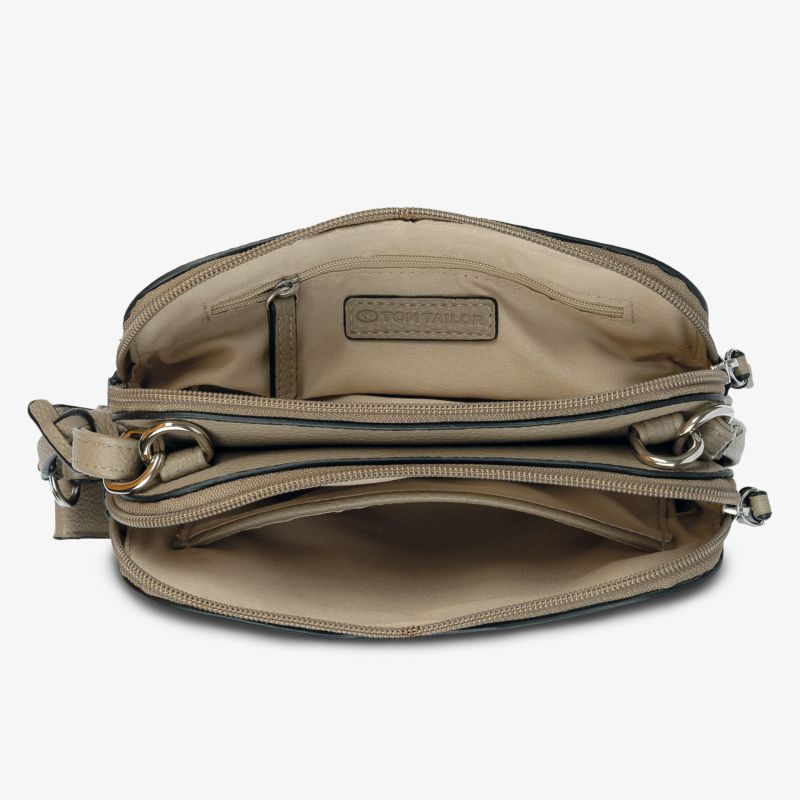 Geräumige Tasche mit organisiertem Innenraum und mehreren Reißverschlüssen in angenehmem Material