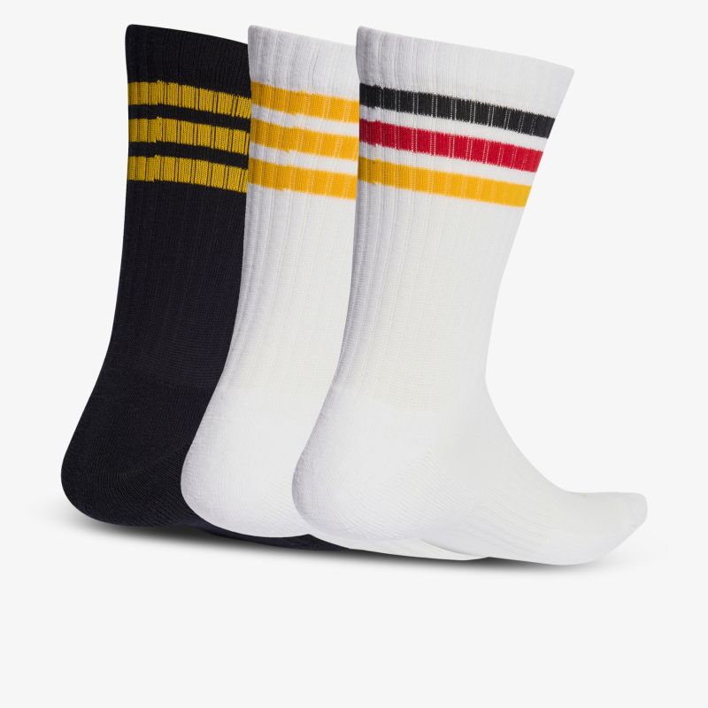 Set aus drei Paar bequemen, atmungsaktiven Sportsocken mit elastischem Bund und farbigen Streifen