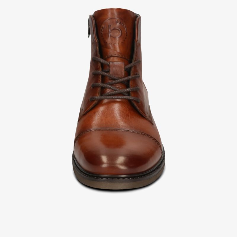 Eleganter brauner Lederstiefel mit Schnürung und robuster Sohle, perfekt für einen stilvollen Auftritt