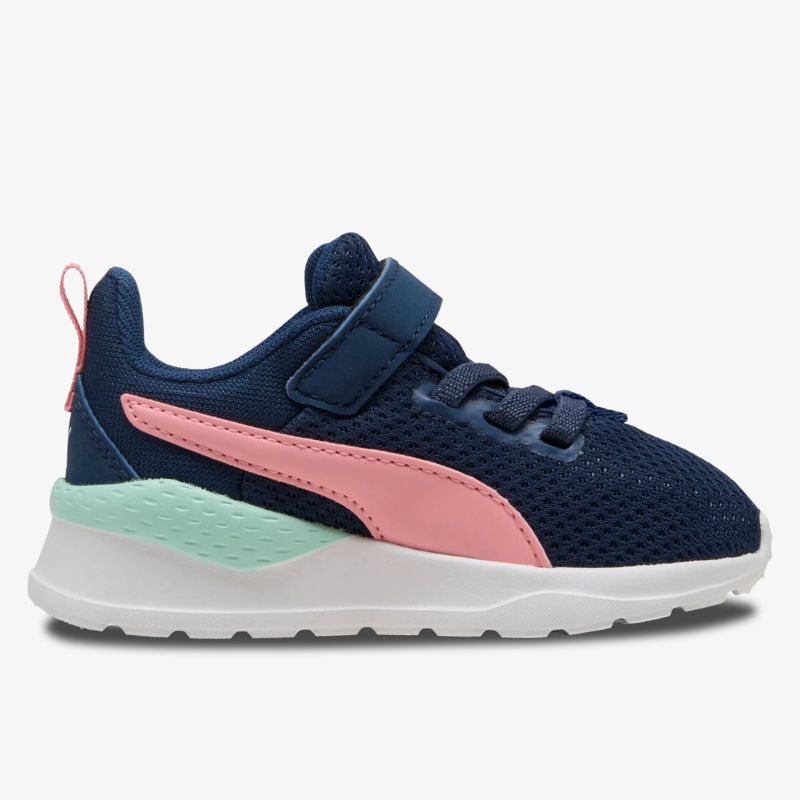 Bequemer Sneaker mit atmungsaktivem Mesh, rutschfester Sohle und praktischem Klettverschluss in sportlichem Design