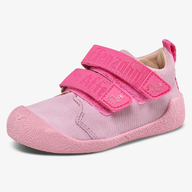 Leichter flexibler Schuh mit weichem Material und praktischem Klettverschluss für komfortablen Halt