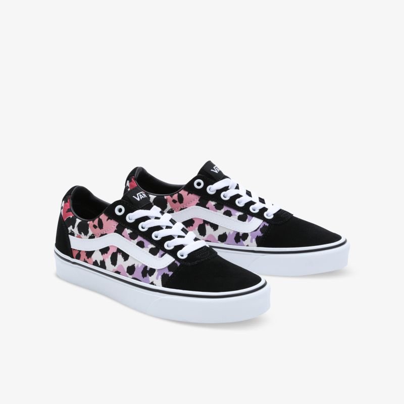 Stylische Skaterschuhe mit Blumenmuster und klassischer Schnürung, ideal für Freizeitaktivitäten.
