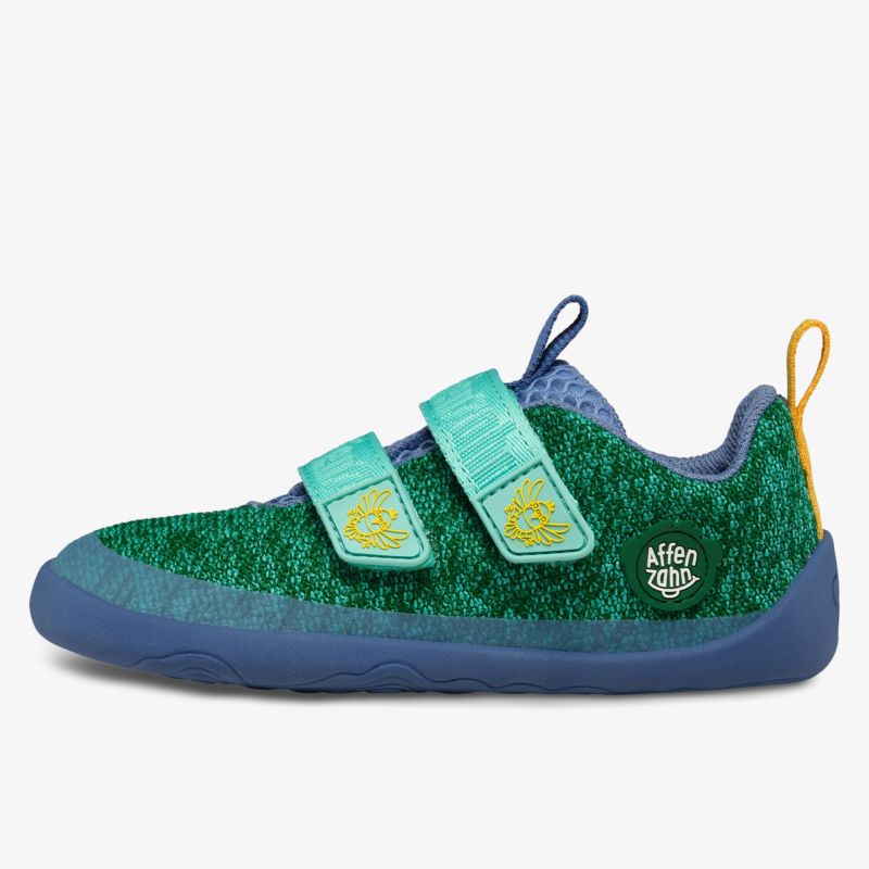 Bequemer Schuh mit Klettverschlüssen, rutschfester Sohle und flexiblem, weichem Material in modernem Design