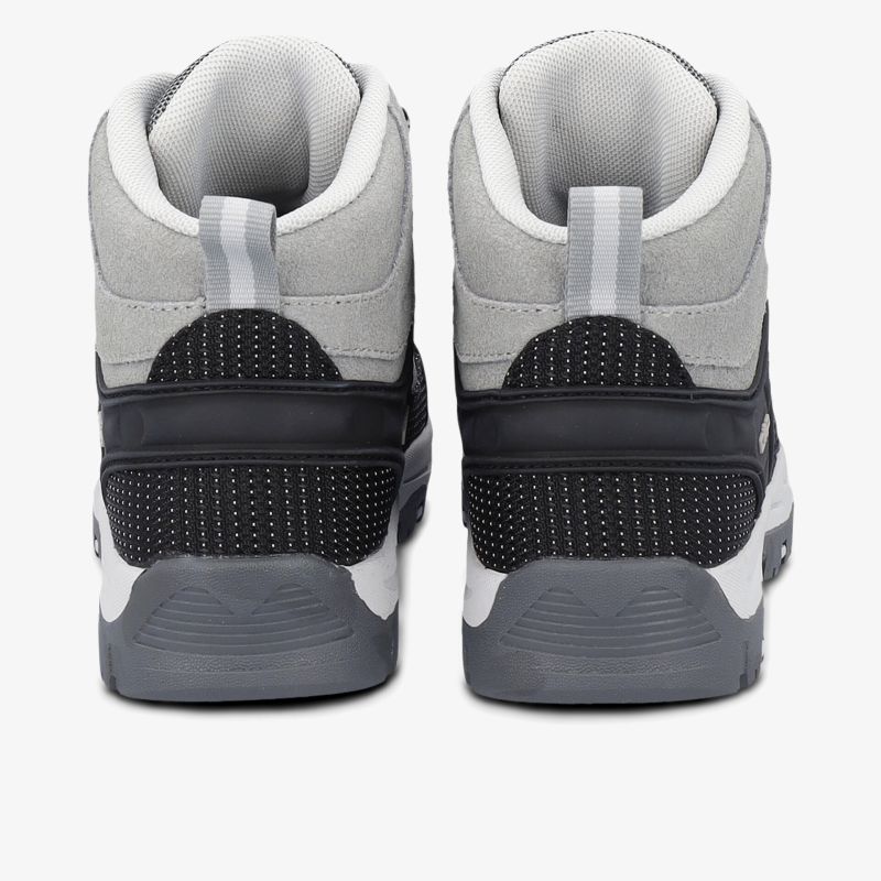 Hochwertige Schuhe mit rutschfester Sohle und modernem Design für maximalen Komfort im Alltag.