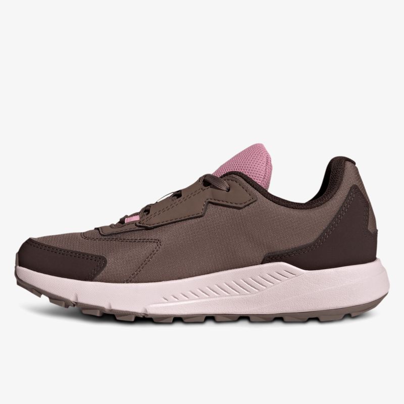Leichter Sportschuh mit komfortabler Passform und rutschfester Sohle, ideal für aktive Bewegung und Alltag