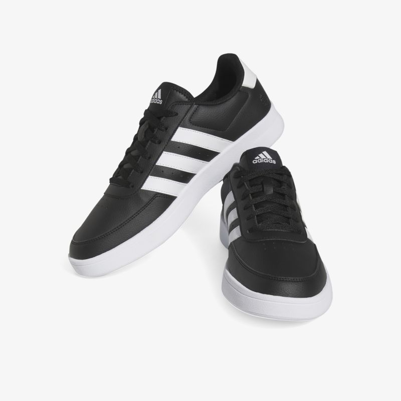 Moderne schwarze Sneaker mit weißen Streifen, komfortabel und leicht, ideal für sportliche Aktivitäten