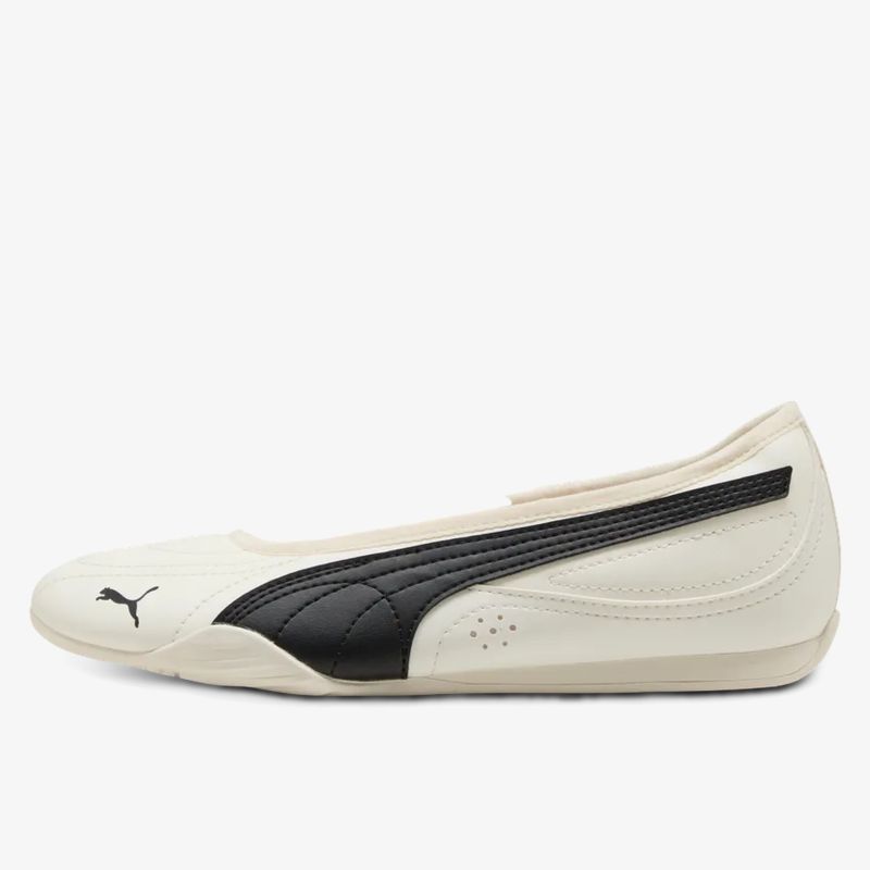 leichter Ballerina mit weichem Material und schwarzem Puma-Logo, komfortabel und elegant gestaltet