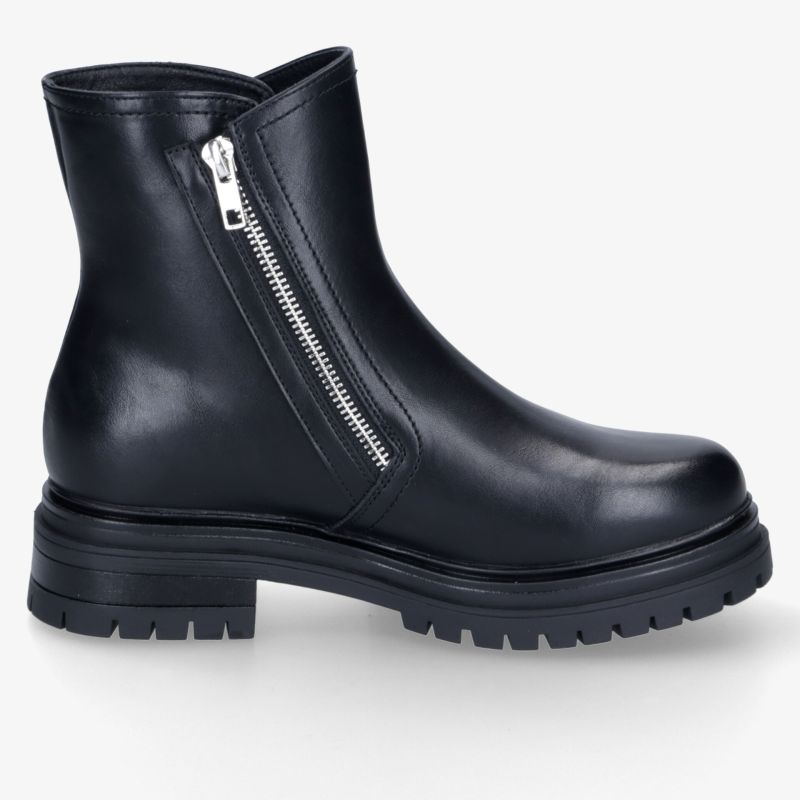 Eleganter schwarzer Lederstiefel mit Reißverschluss und robuster, rutschfester Sohle für maximalen Komfort.