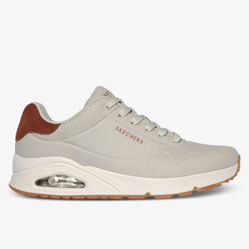 Eleganter Sneaker mit stilvollem Design und rutschfester Sohle für hohen Komfort.