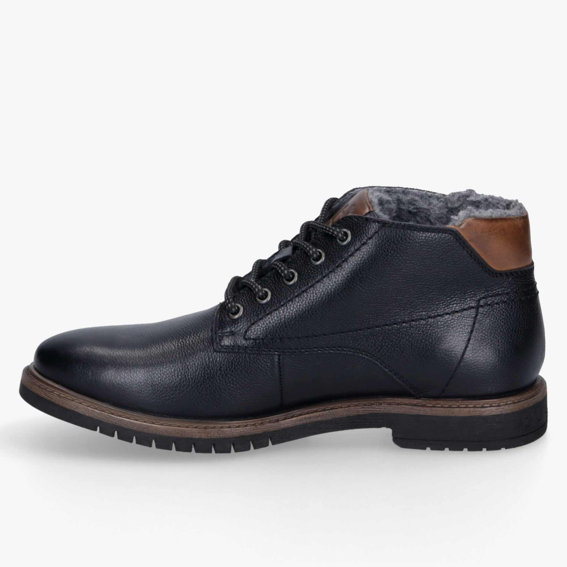 Schwarzer Lederstiefel mit warmem Innenfutter, robuster Sohle und elegantem, langlebigem Design in klarer Seitenansicht.