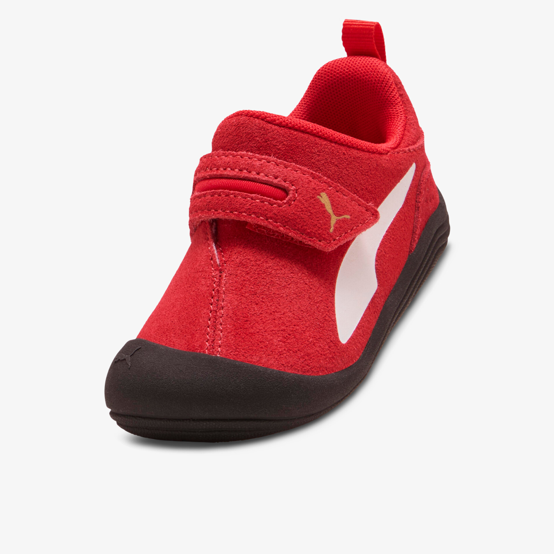 Roter leichter Sportschuh mit Klettverschluss und rutschfester Sohle für bequemen Halt und flexiblen Tragekomfort