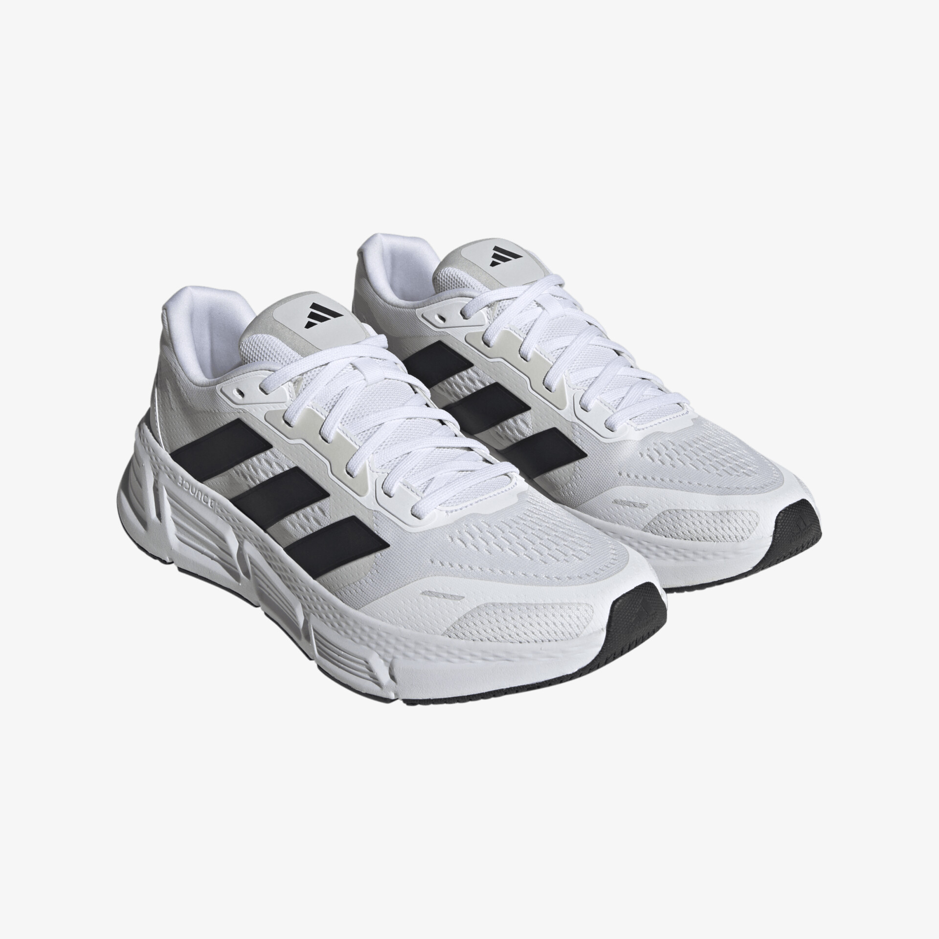 Moderne weiße Turnschuhe mit schwarzen Details und optimaler Dämpfung für sportliche Aktivitäten.