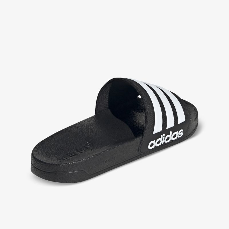 Bequemer schwarzer adidas Slide mit weißem Logo und Riemen, leicht und rutschfest für sportlichen Tragekomfort