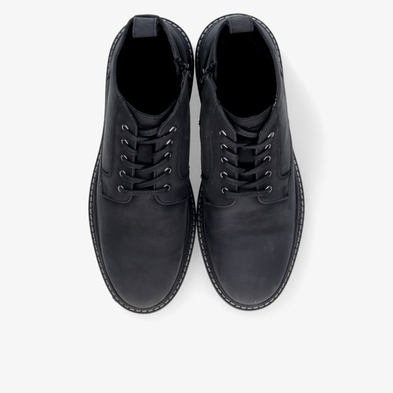 Robuste schwarze Schnürschuhe mit hochwertigem Material und bequemer Passform in klassischem Design von oben