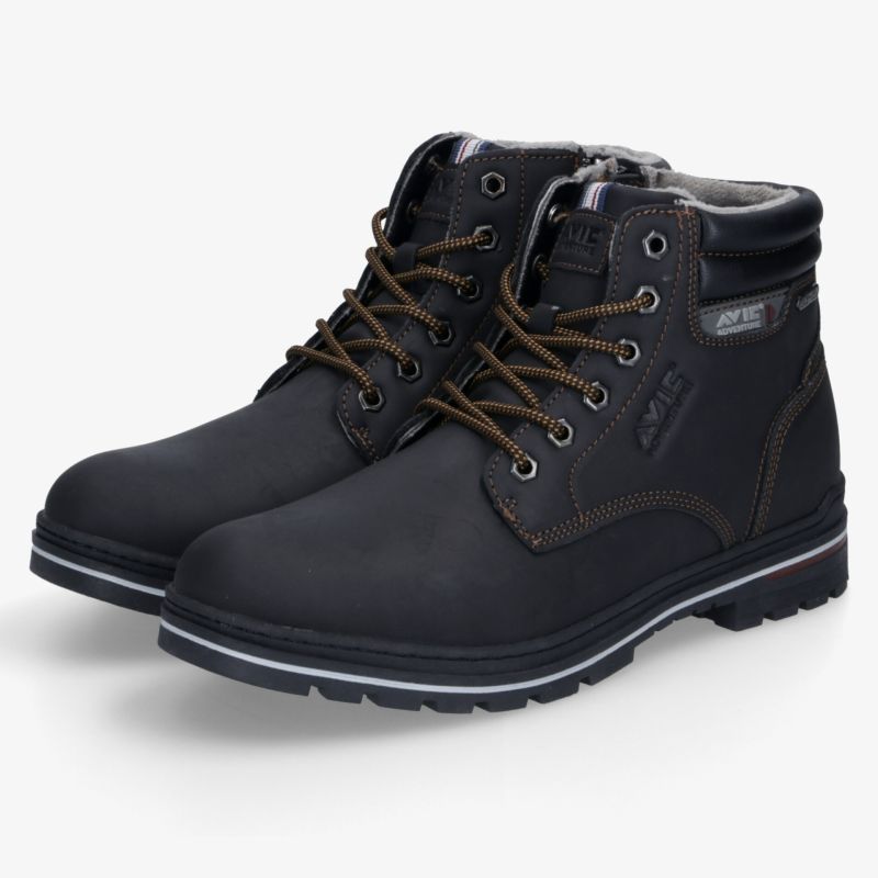 Robuste schwarze Stiefel mit starkem Profil und bequemer Innenpolsterung für optimalen Komfort und Stabilität.
