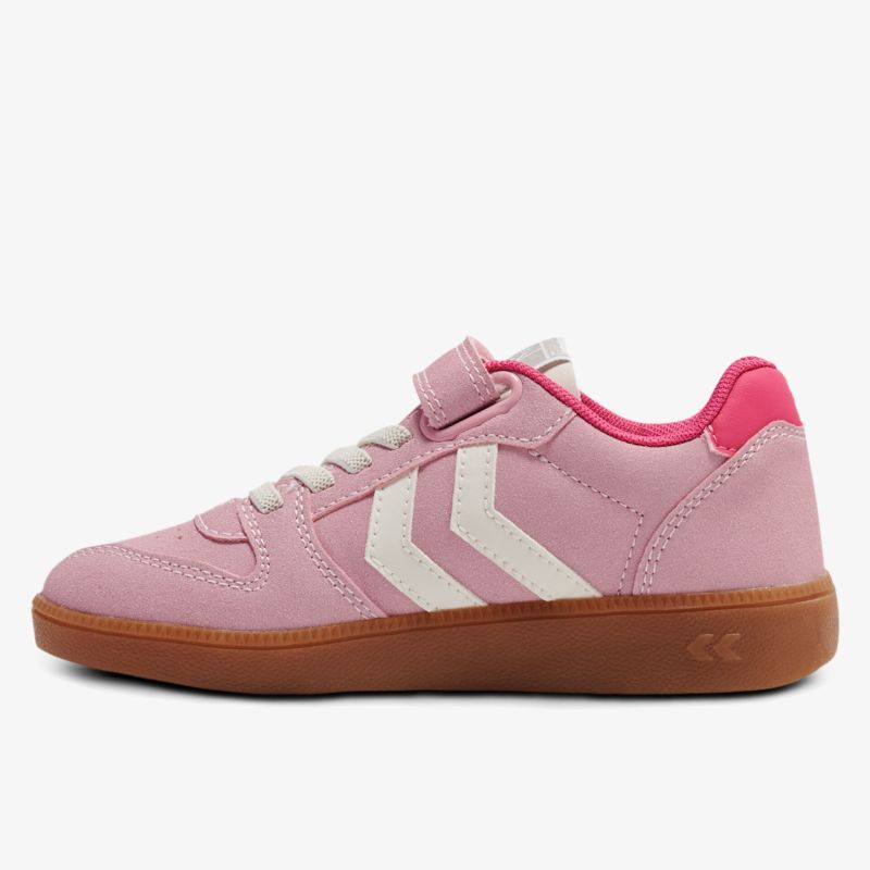 Seitliche Ansicht eines rosa Sportschuhs mit Gummisohle und praktischem Schnellverschluss