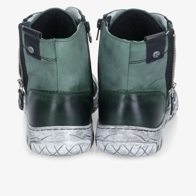 Stabile grüne Schuhe mit silberner, rutschfester Sohle und praktischen Reißverschlüssen von hinten