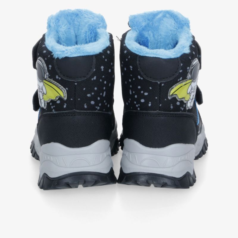 Robuster warm gefütterter Schuh mit rutschfester Sohle und gepolstertem Schaft, ideal für kalte Tage