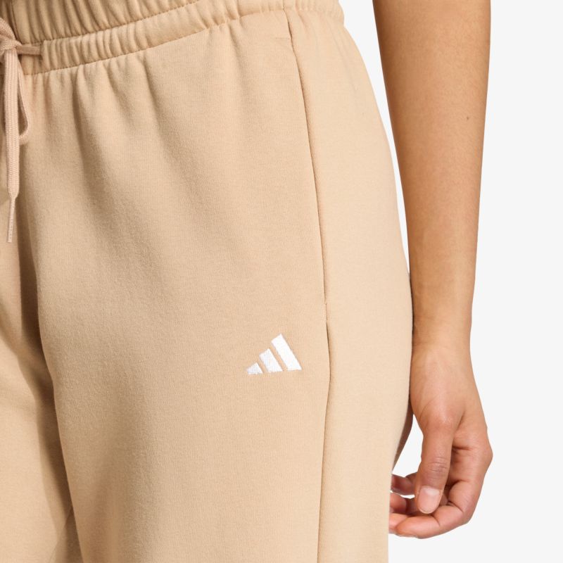 Heller Jogginghose-Ausschnitt mit elastischem Bund und kleinem weißen Logo, weicher und bequemer Stoff