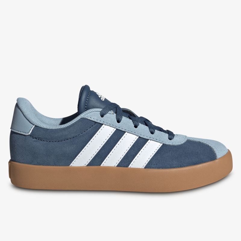 Seitliche Ansicht eines sportlichen Sneaker mit komfortabler Passform und langlebiger rutschfester Sohle