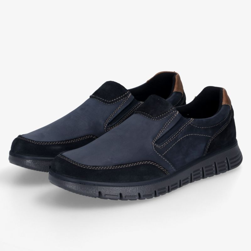 Leichter bequemer Schuh mit flexibler rutschfester Sohle und elastischem Einstieg für sportlichen Tragekomfort