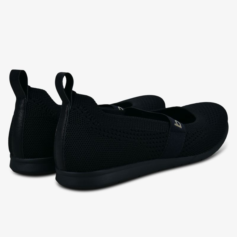 Bequeme schwarze Schuhe mit rutschfester Sohle und atmungsaktivem Obermaterial.