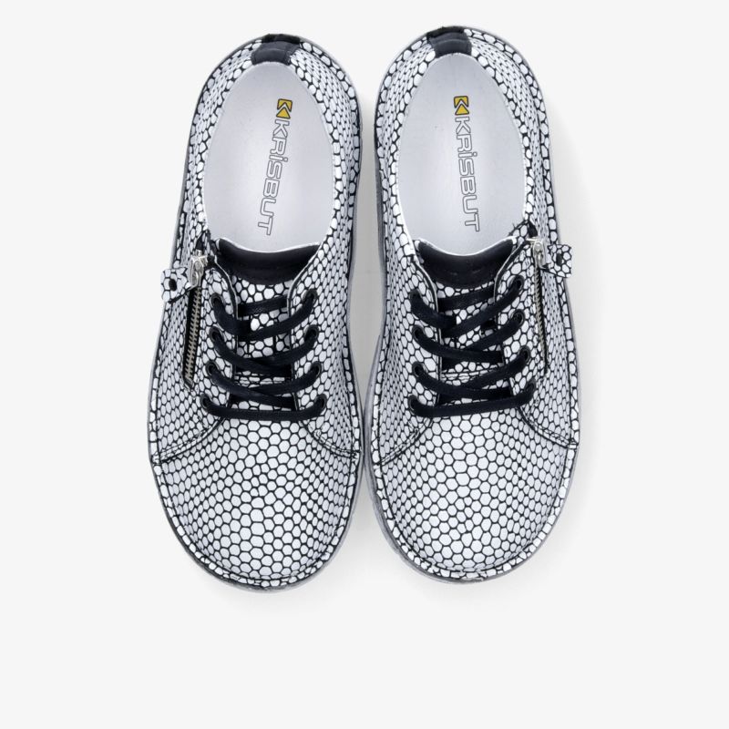 Modische und bequeme Schnürschuhe mit gepolstertem Fußbett bieten Stil und Komfort für den täglichen Gebrauch.