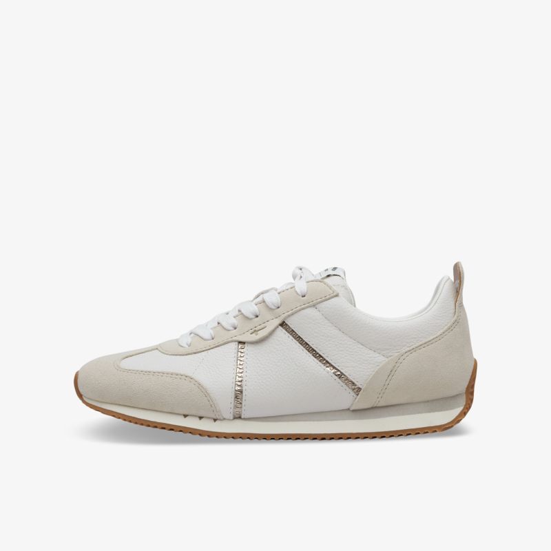 Seitliche Ansicht eines minimalistischen weißen Sneakers mit leichter, atmungsaktiver und bequemer Passform