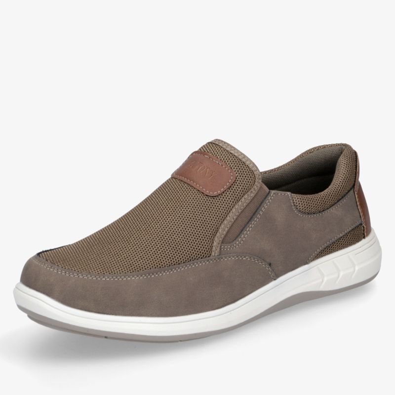 Leichter brauner Slipper mit weißer rutschfester Sohle und atmungsaktivem Obermaterial für bequemen Alltag